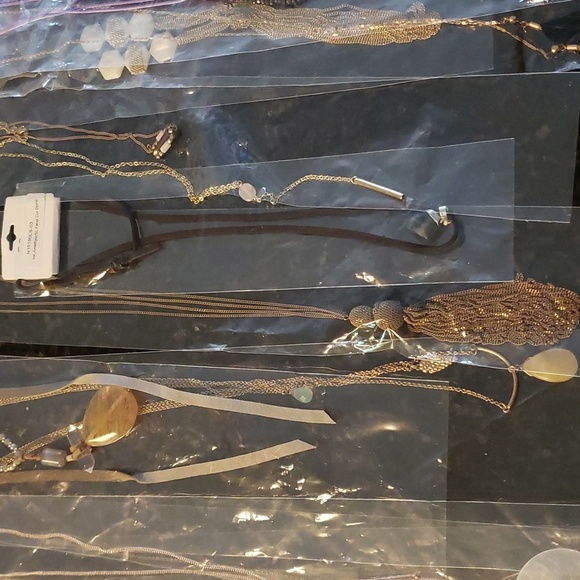 Lot of 20 NWT Long Necklaces, some with earrings. - Picture 3 of 9